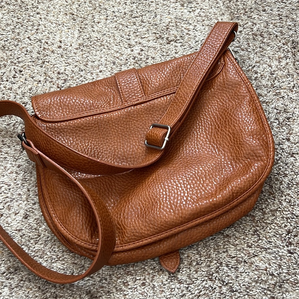 Crossbody - Picture 2 of 9